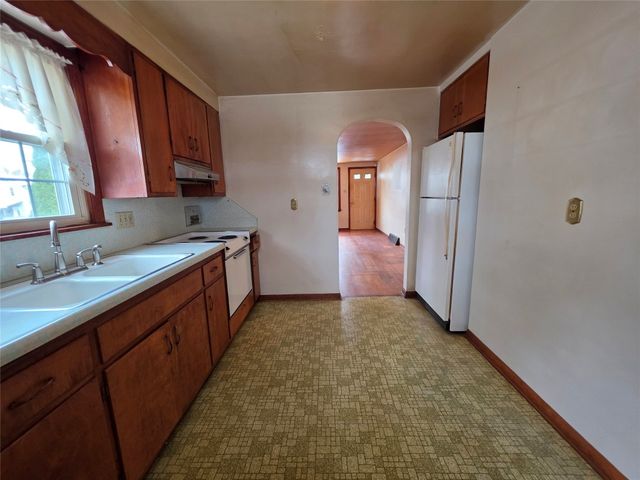 1710 CENTER Street, Erie, PA 16510