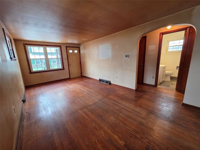 1710 CENTER Street, Erie, PA 16510