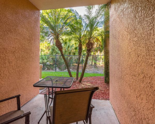2106 Myrtlewood Circle E, Palm Beach Gardens, FL 33418