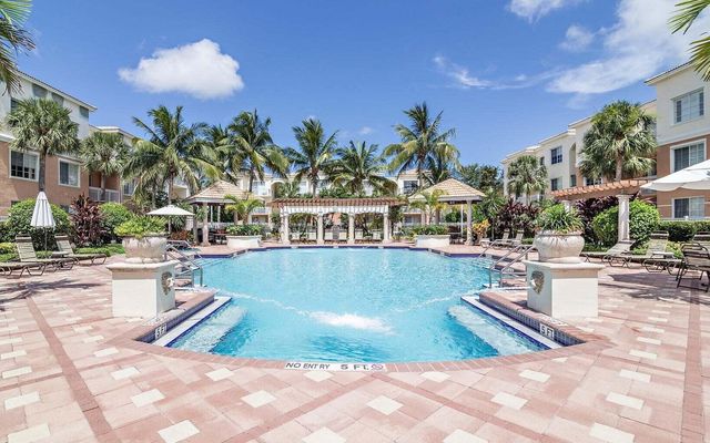 2106 Myrtlewood Circle E, Palm Beach Gardens, FL 33418