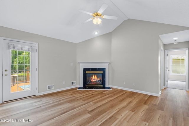 7101 Village Gate Trace, Louisville, KY 40291