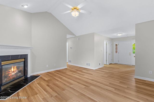 7101 Village Gate Trace, Louisville, KY 40291