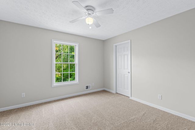 7101 Village Gate Trace, Louisville, KY 40291