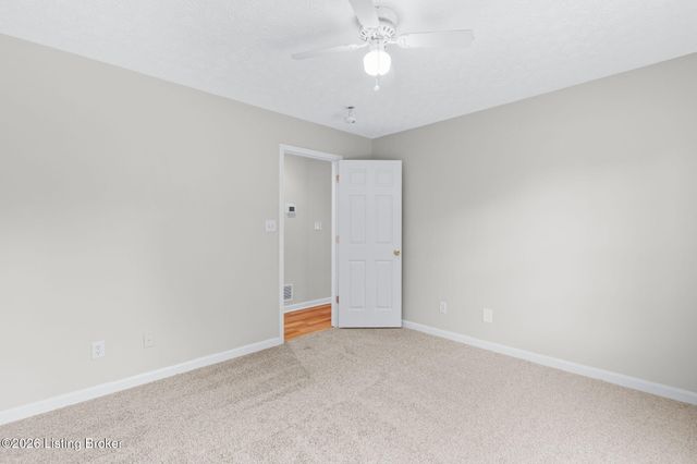 7101 Village Gate Trace, Louisville, KY 40291