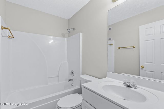 7101 Village Gate Trace, Louisville, KY 40291