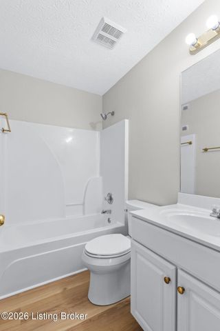 7101 Village Gate Trace, Louisville, KY 40291