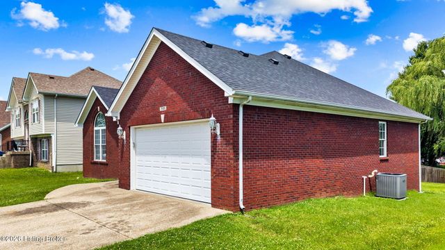 7101 Village Gate Trace, Louisville, KY 40291