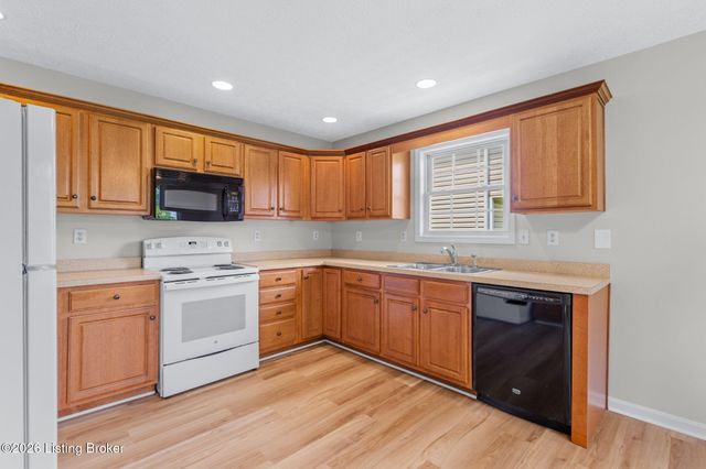 7101 Village Gate Trace, Louisville, KY 40291