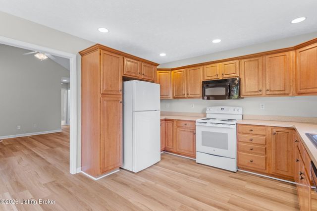 7101 Village Gate Trace, Louisville, KY 40291