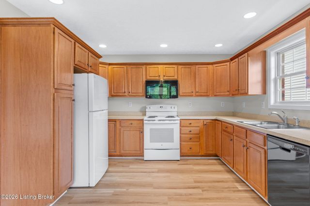 7101 Village Gate Trace, Louisville, KY 40291