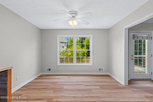 7101 Village Gate Trace, Louisville, KY 40291