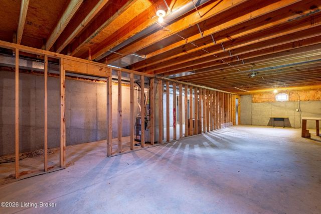 7101 Village Gate Trace, Louisville, KY 40291