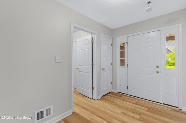 7101 Village Gate Trace, Louisville, KY 40291