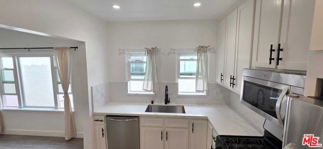 1032 S Orange Drive, Los Angeles, CA 90019