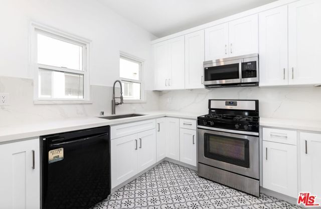 1032 S Orange Drive, Los Angeles, CA 90019