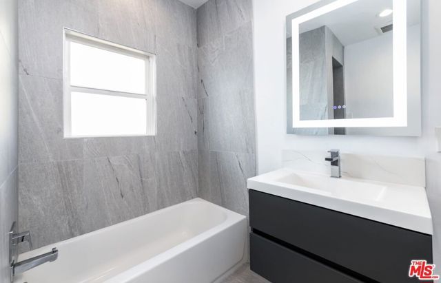 1032 S Orange Drive, Los Angeles, CA 90019