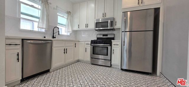 1032 S Orange Drive, Los Angeles, CA 90019