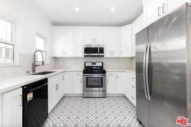 1032 S Orange Drive, Los Angeles, CA 90019
