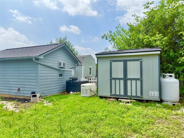 289 Heatherwood DR, Driftwood, TX 78619