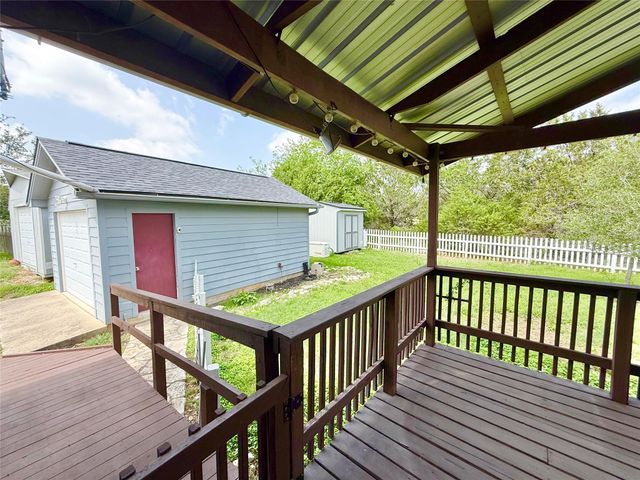 289 Heatherwood DR, Driftwood, TX 78619