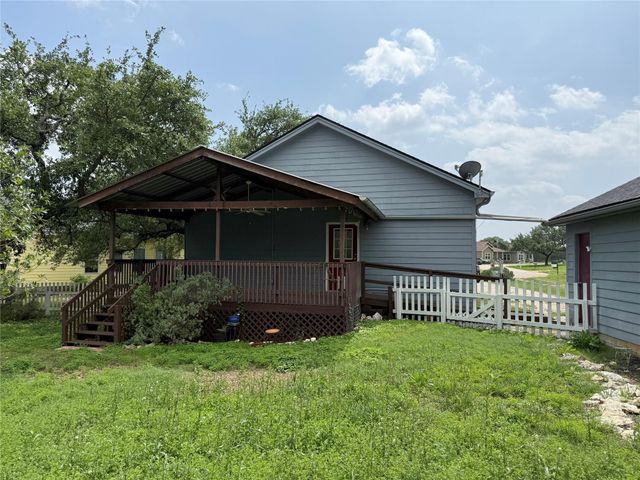 289 Heatherwood DR, Driftwood, TX 78619
