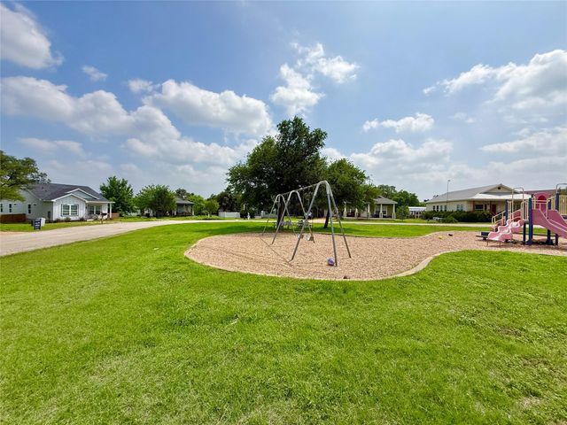 289 Heatherwood DR, Driftwood, TX 78619