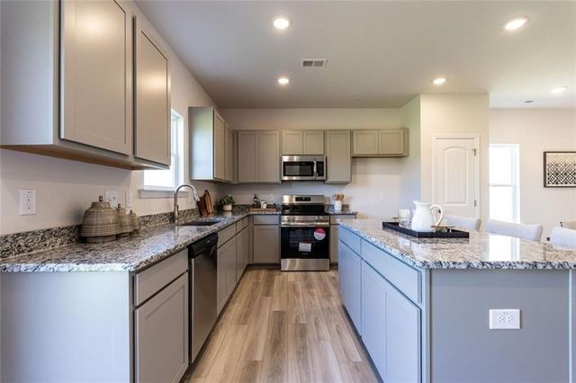 140 Andros Loop, Dalton, GA 30721