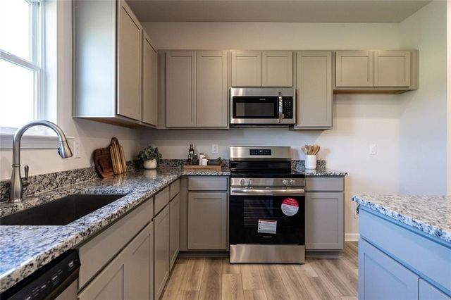 140 Andros Loop, Dalton, GA 30721