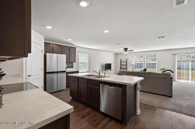 65138 FOREST GLEN Lane, Yulee, FL 32097