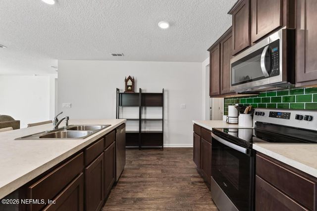 65138 FOREST GLEN Lane, Yulee, FL 32097