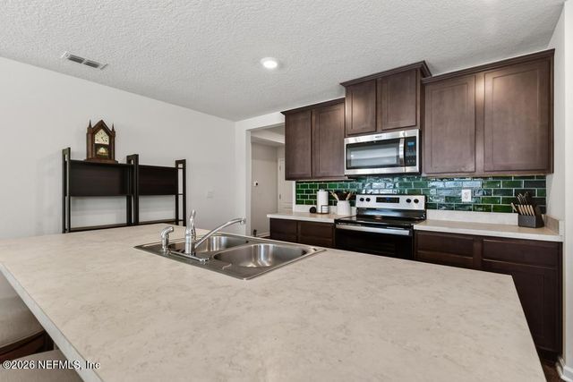 65138 FOREST GLEN Lane, Yulee, FL 32097