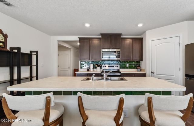 65138 FOREST GLEN Lane, Yulee, FL 32097