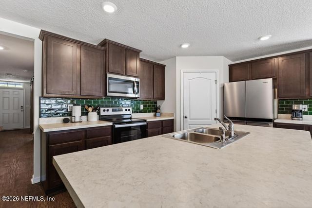 65138 FOREST GLEN Lane, Yulee, FL 32097