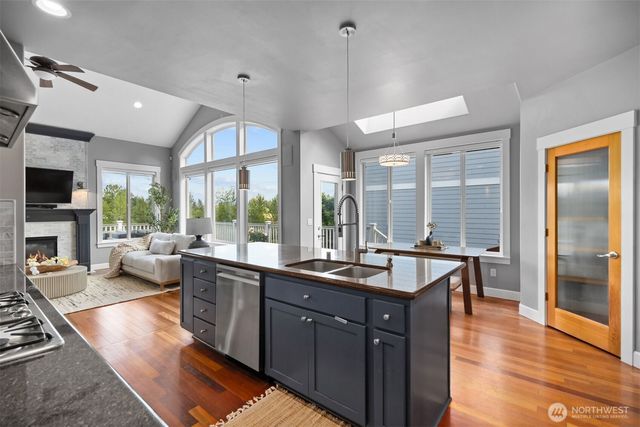2915 219th Avenue E, Lake Tapps, WA 98391