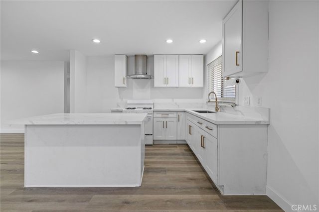 728 N Euclid Street, Santa Ana, CA 92703