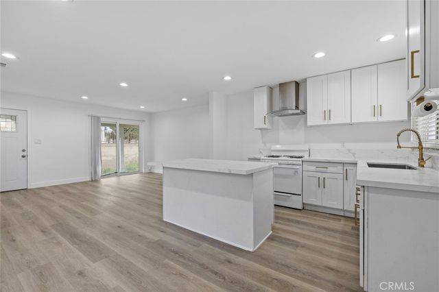 728 N Euclid Street, Santa Ana, CA 92703