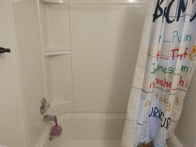58867 Virginia Circle, New Haven, MI 48048
