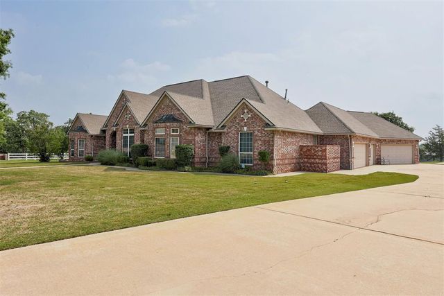 68 Stonegate Drive, Choctaw, OK 73020