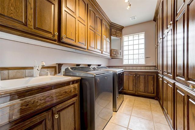 68 Stonegate Drive, Choctaw, OK 73020