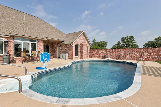 68 Stonegate Drive, Choctaw, OK 73020