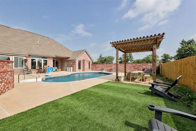68 Stonegate Drive, Choctaw, OK 73020