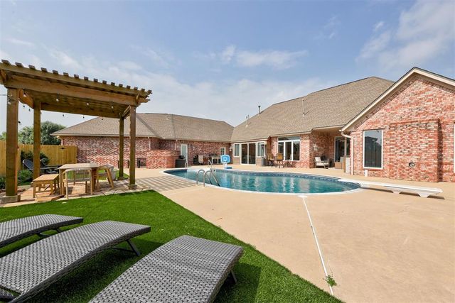 68 Stonegate Drive, Choctaw, OK 73020