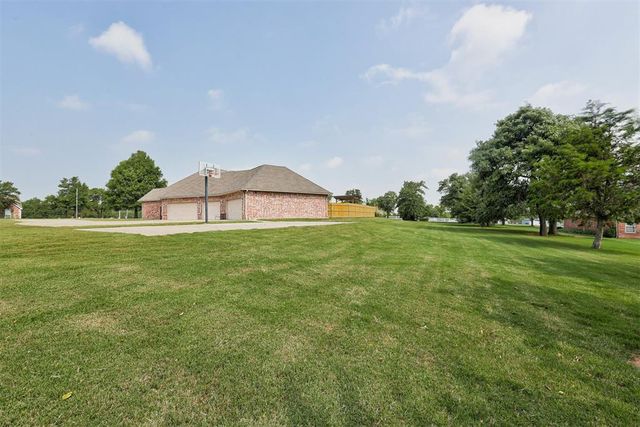 68 Stonegate Drive, Choctaw, OK 73020