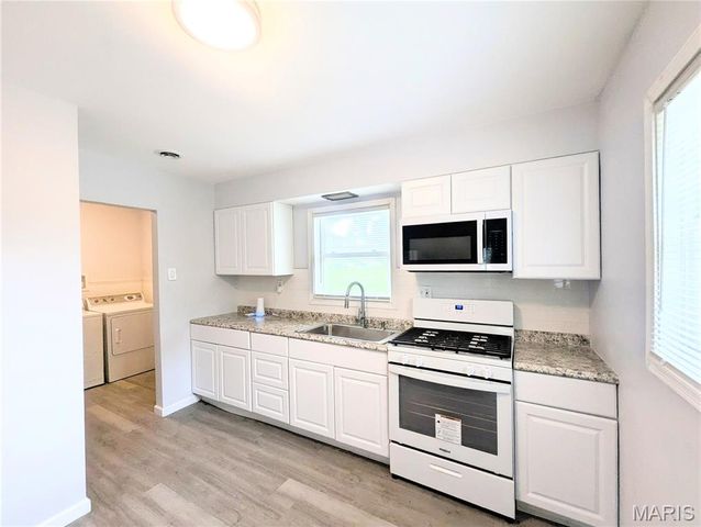 11913 Bridgevale Avenue, Hazelwood, MO 63138