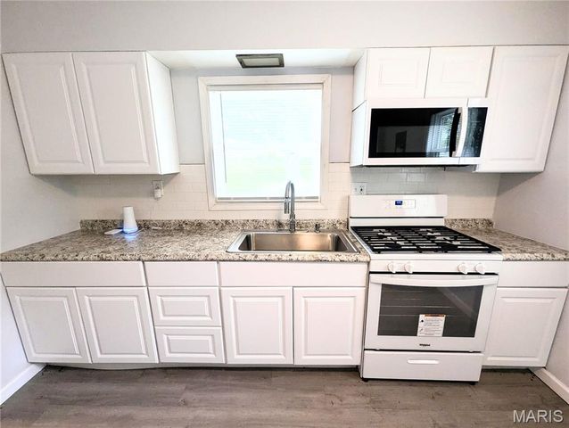 11913 Bridgevale Avenue, Hazelwood, MO 63138