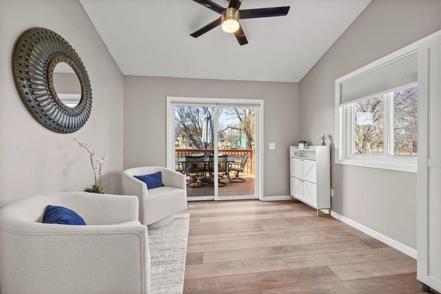950 Lake Susan Drive, Chanhassen, MN 55317