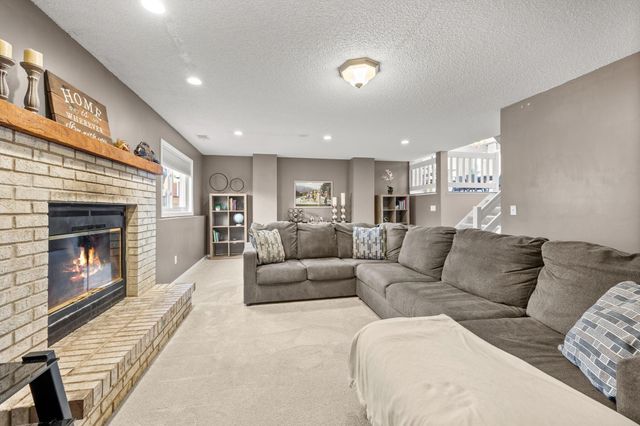950 Lake Susan Drive, Chanhassen, MN 55317