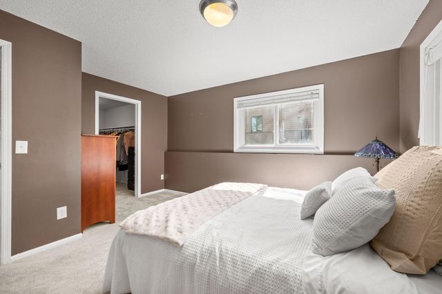 950 Lake Susan Drive, Chanhassen, MN 55317