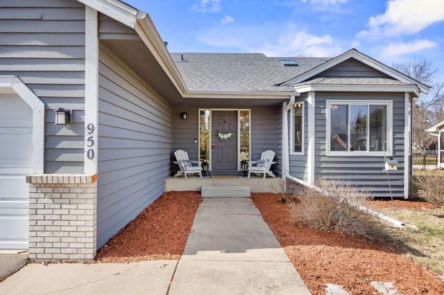 950 Lake Susan Drive, Chanhassen, MN 55317