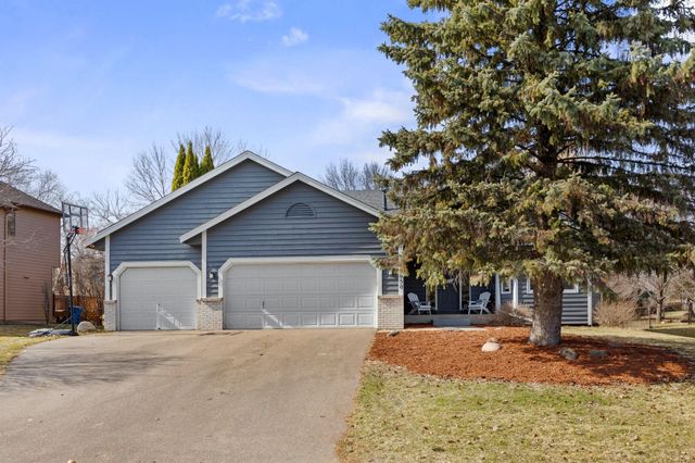 950 Lake Susan Drive, Chanhassen, MN 55317